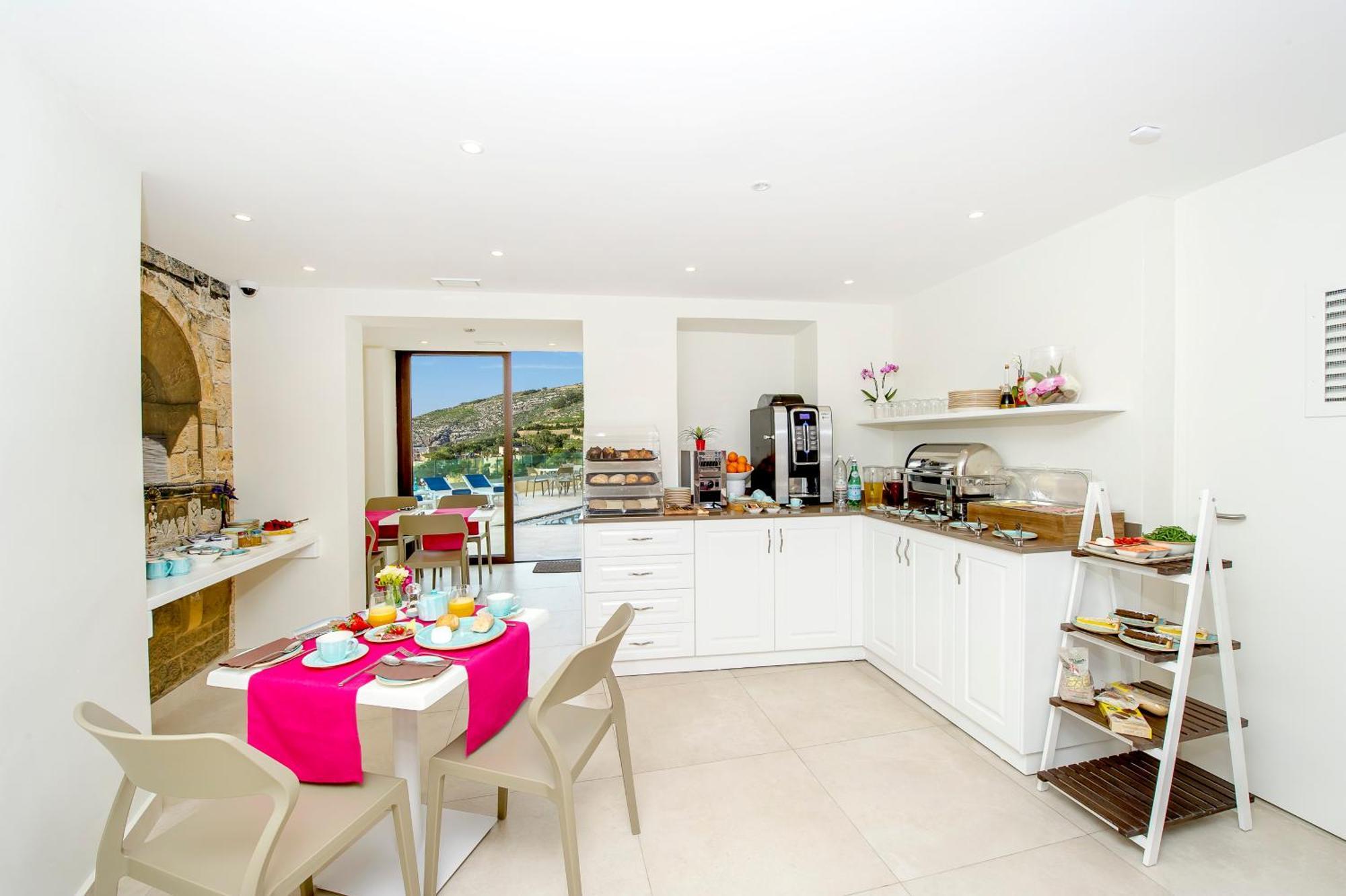 Viewpoint Boutique Living Hotel Xlendi Ngoại thất bức ảnh